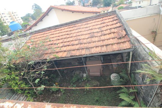 Fundos da casa de casa à venda com 2 quartos, 100m² em Vila Sao Paulo, São Paulo