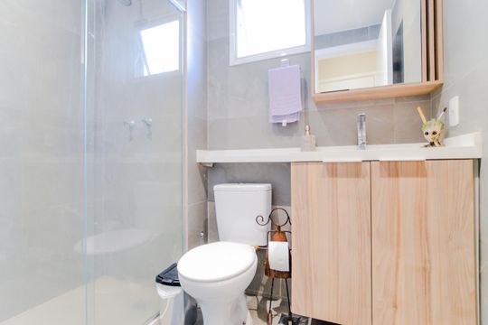 Banheiro da Suíte  de apartamento para alugar com 2 quartos, 55m² em Vila Itapegica, Guarulhos