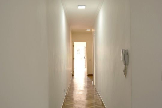 Corredor segundo pavimento de casa para alugar com 4 quartos, 250m² em Pinheiros, São Paulo