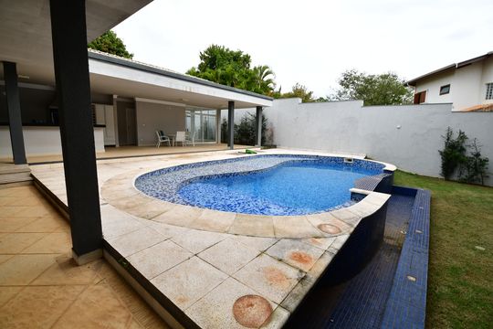 Piscina de casa de condomínio para alugar com 5 quartos, 900m² em Loteamento Alphaville Campinas, Campinas