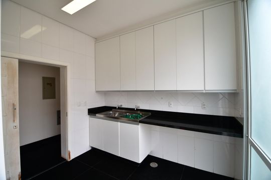 Área de Serviço de casa de condomínio para alugar com 5 quartos, 900m² em Loteamento Alphaville Campinas, Campinas