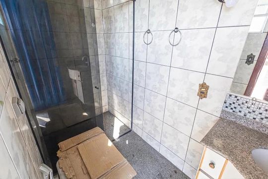Banheiro de casa para alugar com 3 quartos, 82m² em Providência, Belo Horizonte