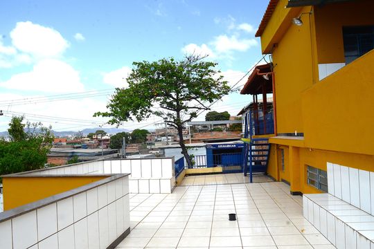 Área externa de casa para alugar com 2 quartos, 82m² em Providência, Belo Horizonte