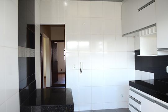 Cozinha de casa para alugar com 2 quartos, 82m² em Providência, Belo Horizonte