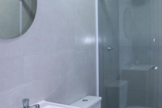 Banheiro de kitnet/studio para alugar com 1 quarto, 34m² em Santa Cecilia, São Paulo