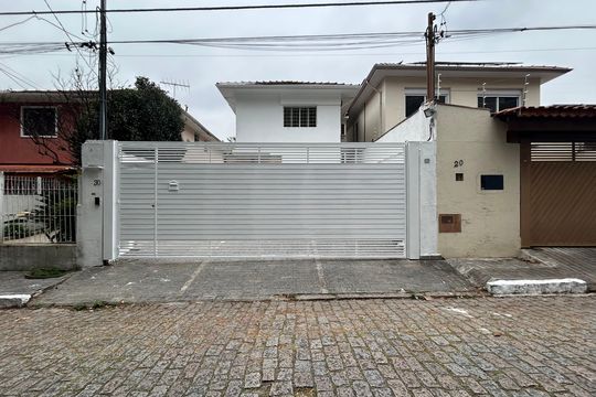 Fachada de casa à venda com 3 quartos, 200m² em Santo Amaro, São Paulo