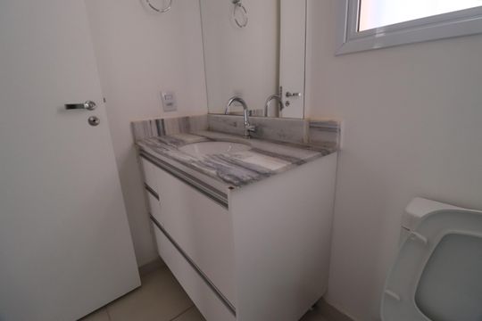 Banheiro do Quarto 3 de apartamento para alugar com 3 quartos, 107m² em Jardim Karaíba, Uberlândia