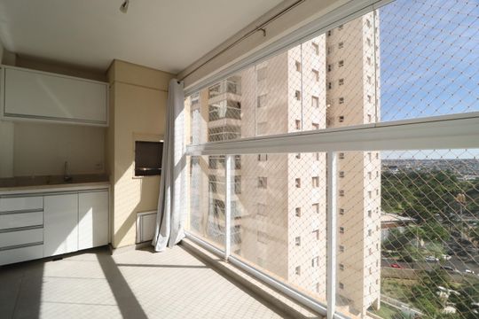 Varanda gourmet de apartamento para alugar com 3 quartos, 107m² em Jardim Karaíba, Uberlândia