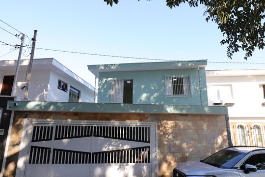 Fachada de casa à venda com 4 quartos, 180m² em Jardim Belgica, São Paulo