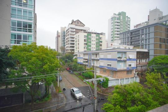 Suíte - Vista de apartamento à venda com 2 quartos, 90m² em Petrópolis, Porto Alegre