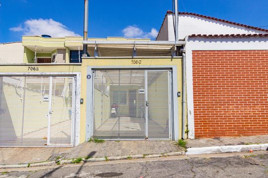 Fachada de casa à venda com 3 quartos, 200m² em Vila Invernada, São Paulo
