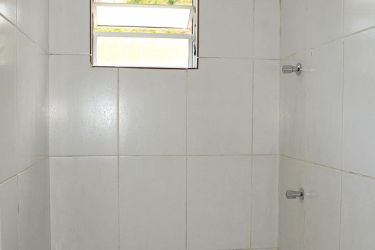 Banheiro social de apartamento para alugar com 2 quartos, 56m² em São Gabriel, Belo Horizonte