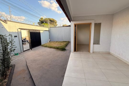 Garagem de casa à venda com 3 quartos, 300m² em Residencial Santa Fé, Goiânia