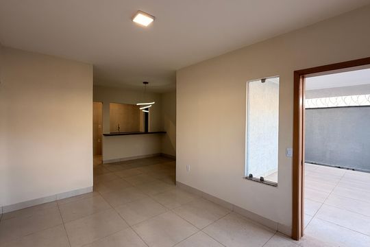 Casa à venda com 3 quartos, 300m² em Residencial Santa Fé, Goiânia