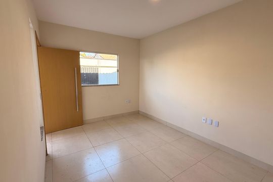 Sala de casa à venda com 3 quartos, 300m² em Residencial Santa Fé, Goiânia