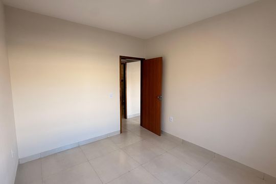 Quarto 2 de casa à venda com 3 quartos, 300m² em Residencial Santa Fé, Goiânia