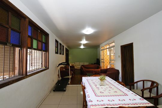 Casa à venda com 4 quartos, 250m² em Nova Granada, Belo Horizonte