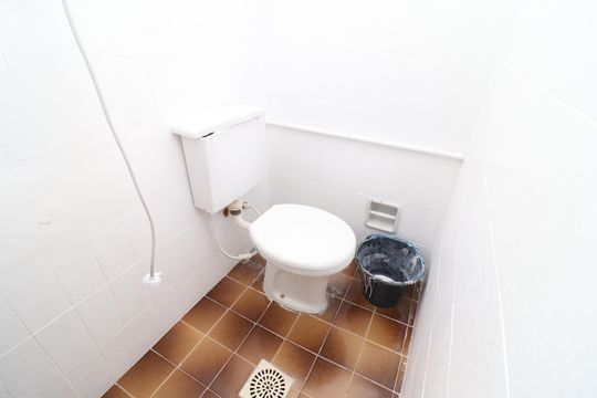 Banheiro de serviço de apartamento à venda com 3 quartos, 132m² em Jardim Guanabara, Rio de Janeiro