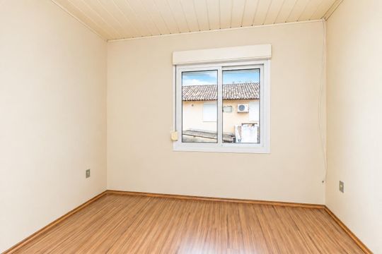 Quarto de casa de condomínio para alugar com 2 quartos, 83m² em Morro Santana, Porto Alegre