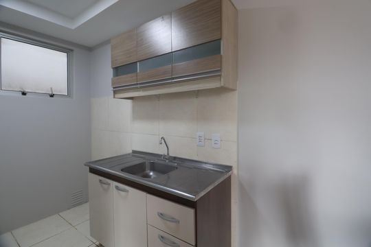 Cozinha e Área de Serviço de apartamento para alugar com 2 quartos, 47m² em Olaria, Canoas