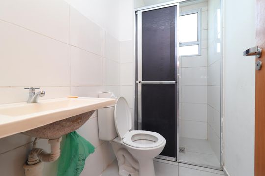 Banheiro de apartamento para alugar com 2 quartos, 44m² em Colônia (zona Leste), São Paulo