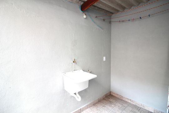 Área de serviço de casa para alugar com 1 quarto, 80m² em Parque Cisper, São Paulo