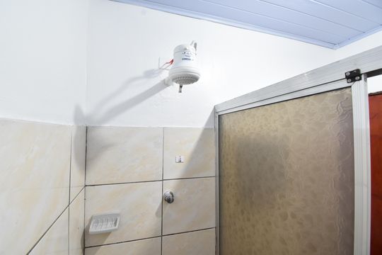 Banheiro de apartamento para alugar com 2 quartos, 45m² em Parque da Fonte, São José dos Pinhais
