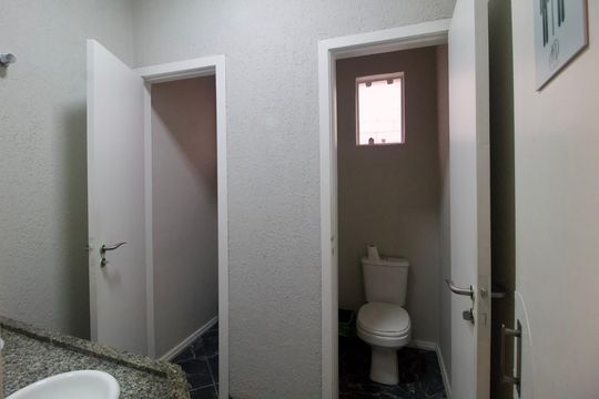 Banheiro - Lavabo de casa à venda com 6 quartos, 362m² em Cabral, Curitiba