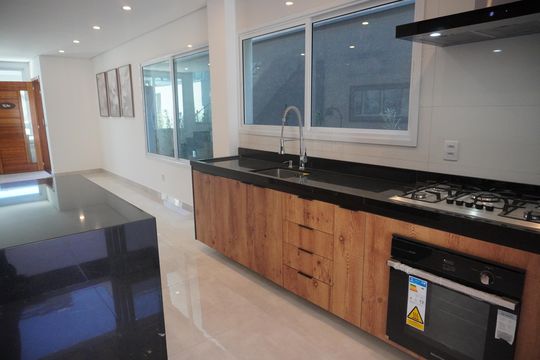 Cozinha de casa de condomínio à venda com 2 quartos, 144m² em Alphaville, Santana de Parnaíba