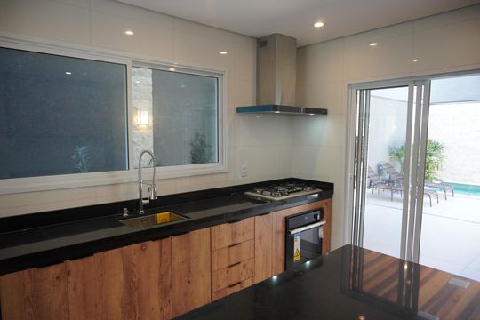 Cozinha de casa de condomínio à venda com 2 quartos, 144m² em Alphaville, Santana de Parnaíba