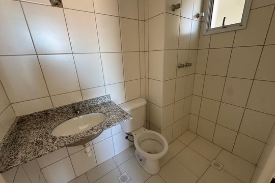 Banheiro de apartamento à venda com 3 quartos, 60m² em Vila das Belezas, São Paulo