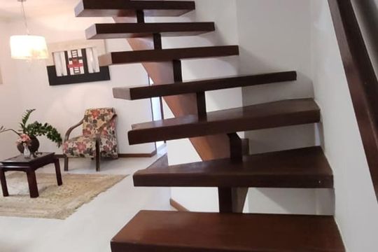 Escada de apartamento para alugar com 4 quartos, 165m² em Braga, Cabo Frio