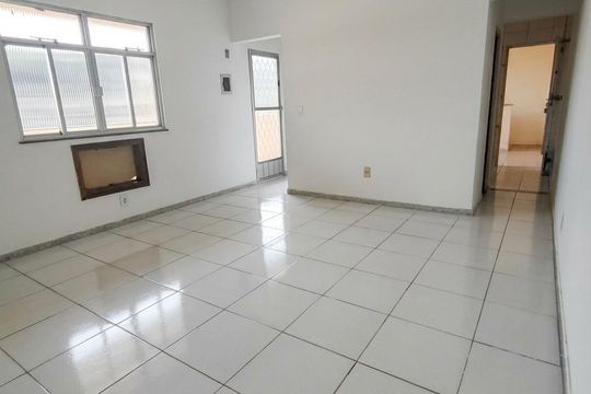 Casa para alugar com 1 quarto, 100m² em Vila Kosmos, Rio de Janeiro