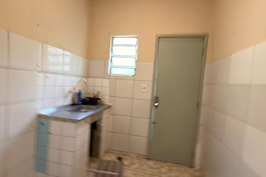 Cozinha de casa de condomínio para alugar com 1 quarto, 20m² em Jardim Vinte E Cinco de Agosto, Duque de Caxias