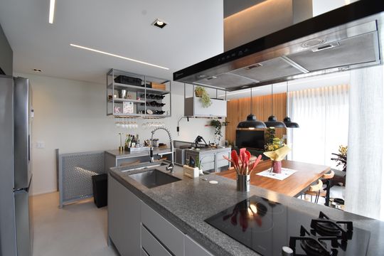 Sala/Cozinha de apartamento para alugar com 3 quartos, 136m² em Alto da Glória, Curitiba