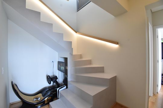 Corredor de apartamento para alugar com 3 quartos, 136m² em Alto da Glória, Curitiba