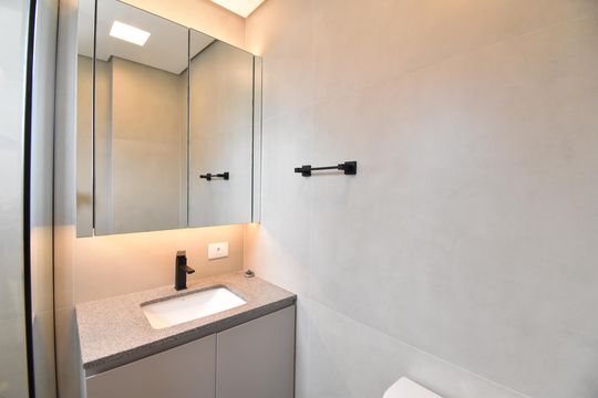 Banheiro da Suíte 2 de apartamento para alugar com 3 quartos, 136m² em Alto da Glória, Curitiba