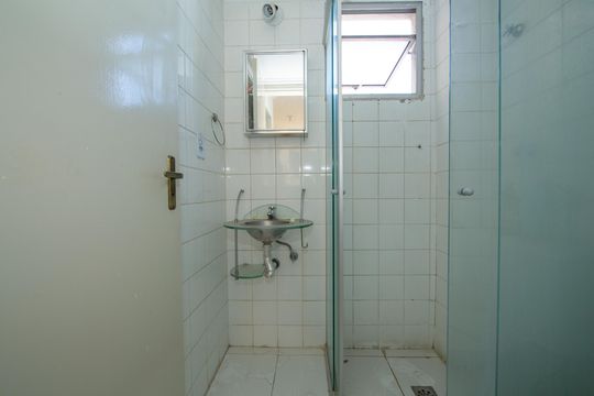 BANHEIRO de apartamento para alugar com 2 quartos, 54m² em Padre Eustáquio, Belo Horizonte