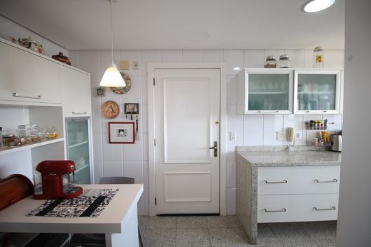 Cozinha de apartamento para alugar com 4 quartos, 176m² em Moinhos de Vento, Porto Alegre