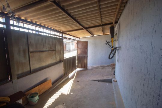 Garagem de casa à venda com 2 quartos, 82m² em Quadra 511, Brasília