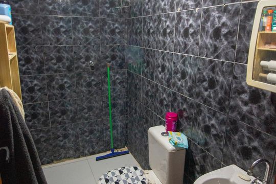 Banheiro 2 de casa à venda com 2 quartos, 82m² em Quadra 511, Brasília