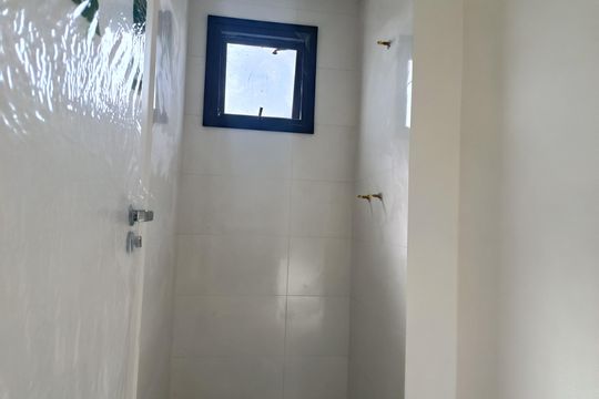 Banheiro de apartamento à venda com 2 quartos, 46m² em Vila Granada, São Paulo