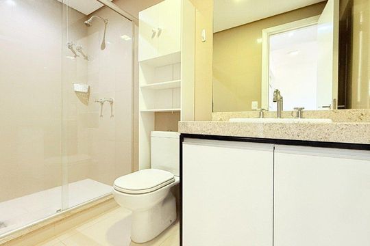 Banheiro de apartamento para alugar com 1 quarto, 48m² em Petrópolis, Porto Alegre