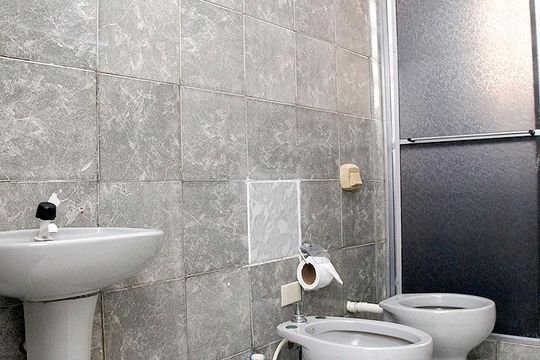 Banheiro de apartamento para alugar com 2 quartos, 70m² em Menino Deus, Porto Alegre