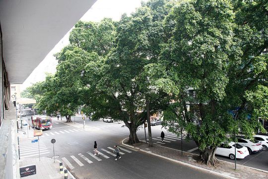 Vista da sala de kitnet/studio à venda com 1 quarto, 32m² em Centro Histórico, Porto Alegre