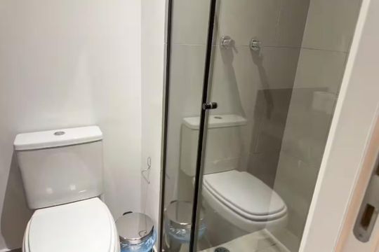 Banheiro de apartamento para alugar com 1 quarto, 21m² em Vila Clementino, São Paulo