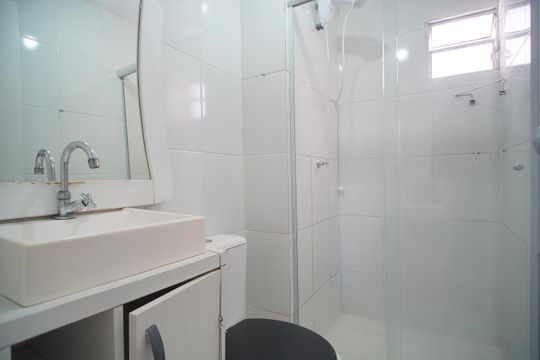 Banheiro de apartamento para alugar com 3 quartos, 52m² em Santos Dumont, São Leopoldo