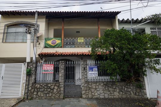 Fachada de casa à venda com 3 quartos, 63m² em Campo Grande, Rio de Janeiro