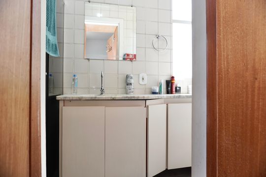 Suíte - Banheiro  de apartamento à venda com 2 quartos, 79m² em União, Belo Horizonte
