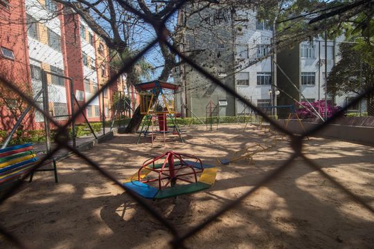 Área comum - Playground de apartamento à venda com 2 quartos, 52m² em Vila Nova, Porto Alegre